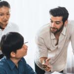 Die 5 größten Denkfehler, die laut Fortune Family Erfahrungen Coaches am finanziellen Erfolg hindern