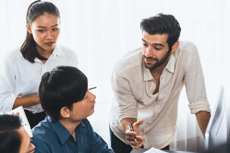 Die 5 größten Denkfehler, die laut Fortune Family Erfahrungen Coaches am finanziellen Erfolg hindern